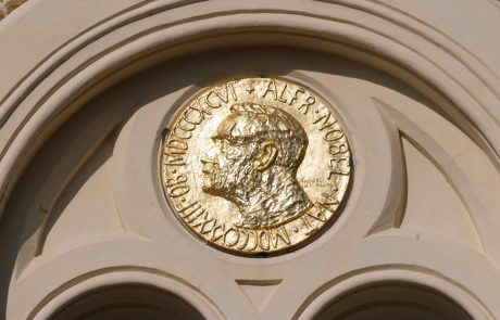 Letošnji dobitniki Nobelovih nagrad bodo prejeli več denarja kot v minulih letih