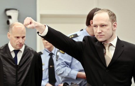 Norveški skrajnež Breivik danes na zaslišanju za predčasni izpust znova izzival s svojimi desničarskimi prepričanji