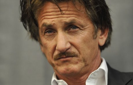 Sean Penn praznuje 60 let – moški številnih talentov, aktivist in edini zvezdnik, ki se je v času covida poročil preko zooma