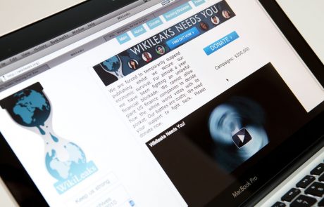 WikiLeaks: Cia naj bi bila zmožna za stalno okužiti Applove računalnike