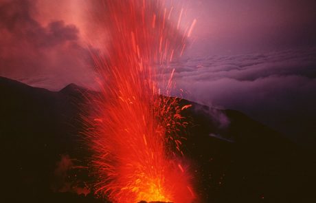 V Afriki izbruhnil eden od najdejavnejših vulkanov na svetu