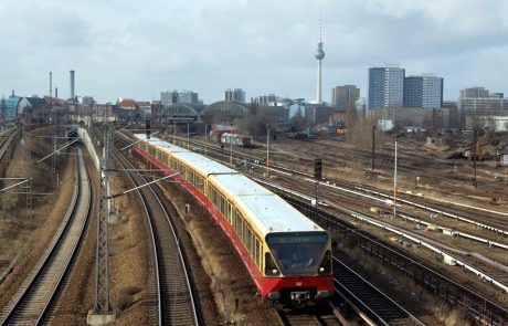 Več kot 20 poškodovanih v trčenju vlakov v Nemčiji