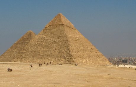 V sredini Keopsove piramide odkrili “praznino” veliko kot letalo