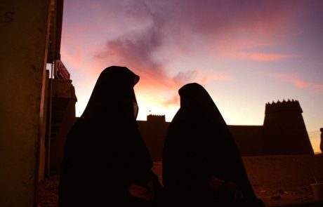 Savdska Arabija bo ženskam dovolila, da potujejo v tujino brez dovoljenja in moških skrbnikov