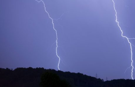 Na Štajerskem in v Pomurju napovedane nevihte z močnejšimi nalivi, izključena ni niti toča