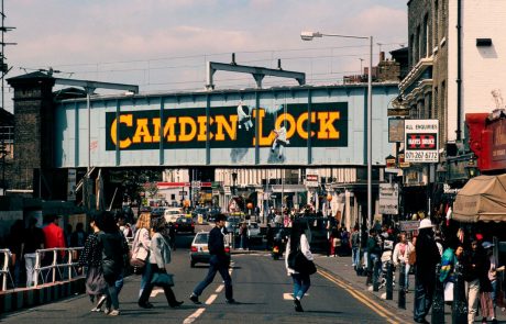 Londonsko tržnico Camden zajel požar