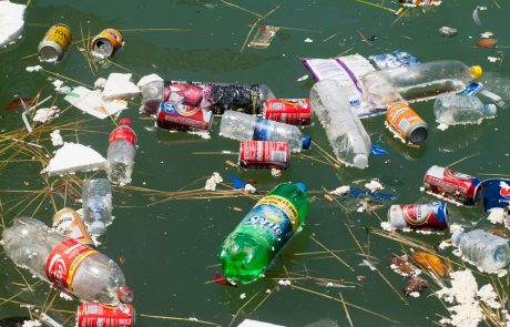 Libanonska vlada zasebnemu komunalnemu podjetju dovolila odlaganje smeti v morje