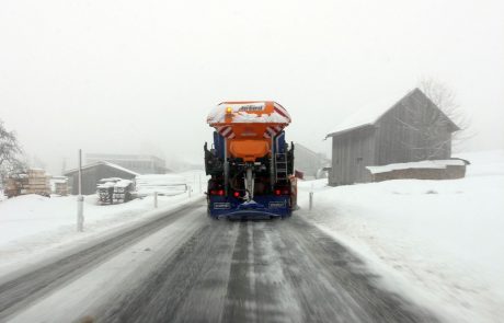 Zima poskrbela za težave v prometu tudi na Češkem in v Avstriji