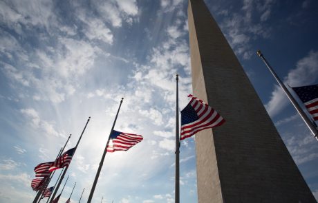 Ameriške vladne agencije ostale brez denarja za nadaljevanje dela