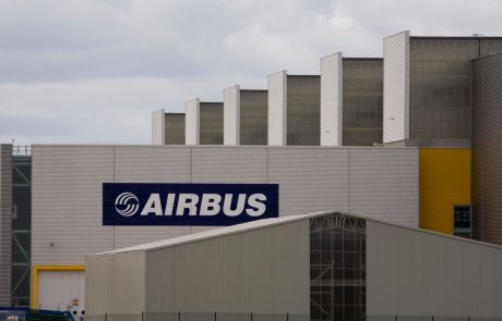 Airbus lani zaradi korupcijske afere ustvaril 1,36 milijarde evrov izgube