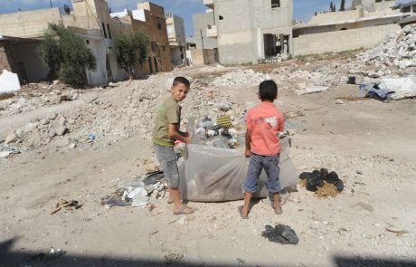Generalni podsekretar ZN Rusijo in Sirijo obtožil, da skušata prebivalce Alepa prisiliti v vdajo ali smrt