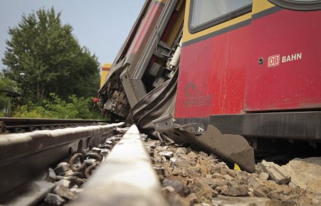 V železniški nesreči v Milanu več mrtvih in poškodovanih