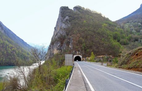 V Bosni uvedli prometni znak, kakršnega svet še ni videl
