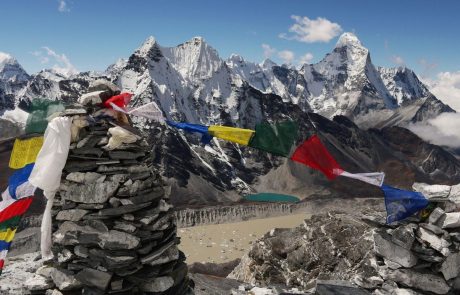 Znanstveniki svarijo, da bi se bi se lahko do leta 2100 stalilo dve tretjini ledenikov v Himalaji