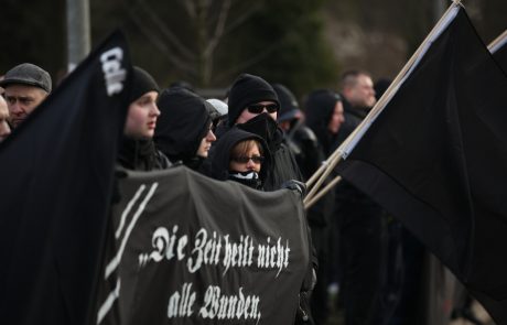 V Nemčiji ob shodu desničarjev in njihovih nasprotnikov ostri varnostni ukrepi