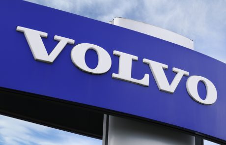 Najbolj prodajani avto na Švedskem po pol stoletja ni več Volvo
