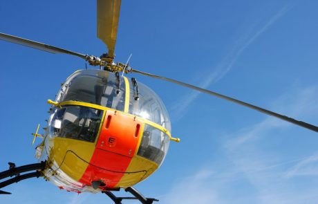 Helikopterski posnetek med Vuelto, kjer rdečo majico vodilnega nosi Roglič, razkril gojišče konoplje
