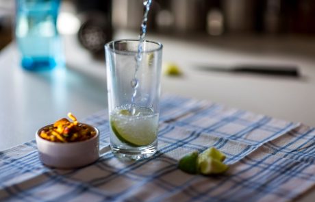 Ta nepogrešljiva sestavina gin tonika je tudi čudežno zdravilo!