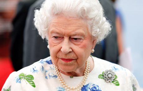 Britanski kraljici hud prehlad prekrižal božične načrte