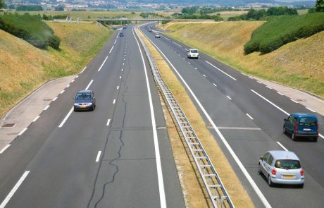 Francija zaradi inflacije znižuje avtocestne cestnine