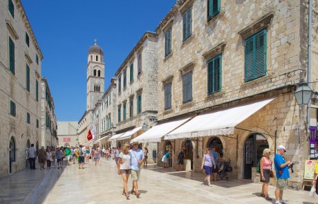 V Dubrovniku v času turistične sezone podvojene cene parkiranja