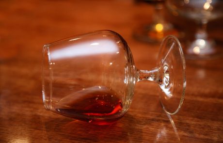 V Slovenji zaradi alkohola letno umre vsaj 1000 oseb