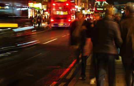 V Londonu nov napad z nožem, ena žrtev in več ranjenih