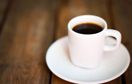Je brezkofeinska kava res bolj zdrava?