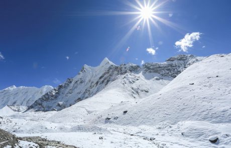 Umrla alpinistka, ki je kot prva ženska osvojila najvišji vrh sveta Mount Everest