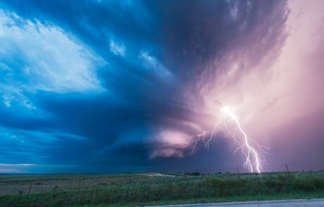 FOTO: Fotografije strašljivih neviht, ki vzamejo dih!
