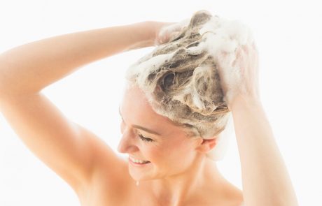 Se vam zdi, da bolj ko si umivate lase, bolj se vam mastijo? Verjetno jih narobe umivate