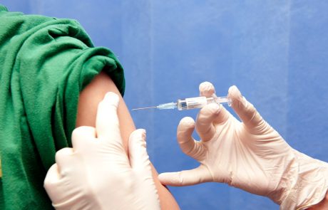 Cepivo manj učinkovito proti nigerijskemu in južnoafriškemu sevu covida-19