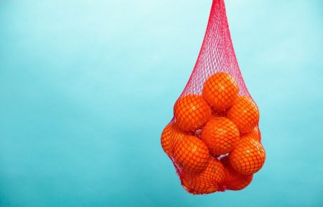 Veste, zakaj se pomaranče vedno prodajajo v rdečih mrežastih vrečkah?
