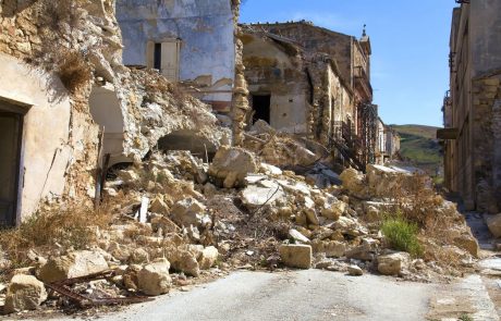 Država bo v celoti financirala obnovo porušenih italijanskih krajev