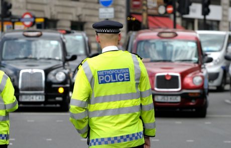 Britanci razburjeni zaradi londonskega policista, ki je priznal, da je serijski posiljevalec