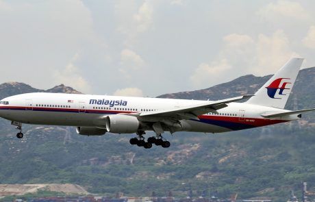 Avstralski preiskovalci spregovorili o namernem strmoglavljenju izginulega malezijskega letala