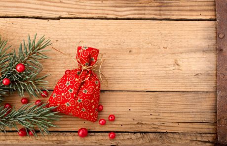 Pahor letos z božičnimi piškoti obdaril zaposlene na infekcijski kliniki
