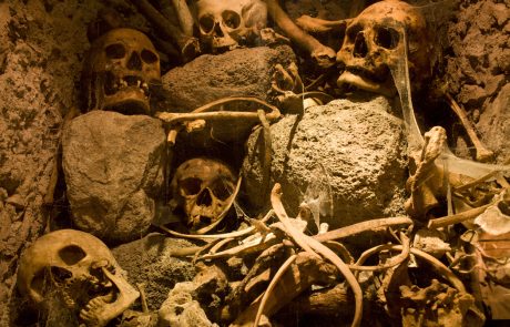 Arheologi na gradbišču hotela odkrili tempelj in jamo s človeškimi kostmi