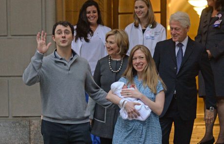 Hči nekdanjega ameriškega predsednika Billa Clintona bo tretjič mama