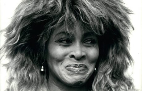 Legendarna ameriška rock in pop pevka Tina Turner danes praznuje 80 let: Poglejte, kako se je njen videz spreminjal tekom let