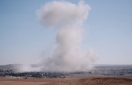 V letalskih napadih na severozahodu Sirije ubitih več civilistov