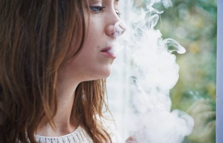 Ameriški strokovnjaki: Zaradi kajenja elektronskih cigaret vse več pljučnih obolenj