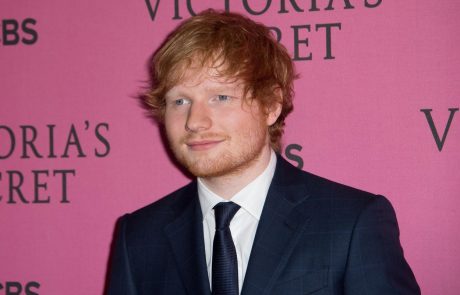 Se je Ed Sheeran na skrivaj poročil z ljubeznijo iz otroštva?