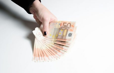 Podjetjem na voljo za 92 milijonov evrov garancij za posojila