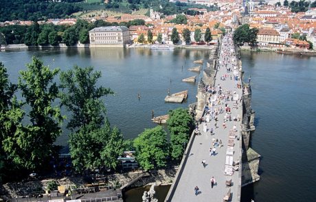 V Pragi se je zrušil več kot 250 metrov dolg most za pešce