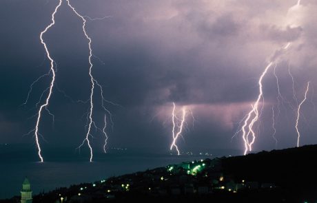 Močno neurje pustošilo tudi po hrvaški obali