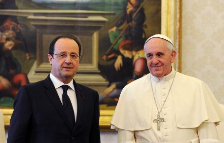Hollande bo skušal izboljšati odnose s Svetim sedežem