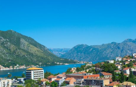 Črna gora: Šest domnevnih teroristov izpustili na prostost, 14 jih ostaja v priporu