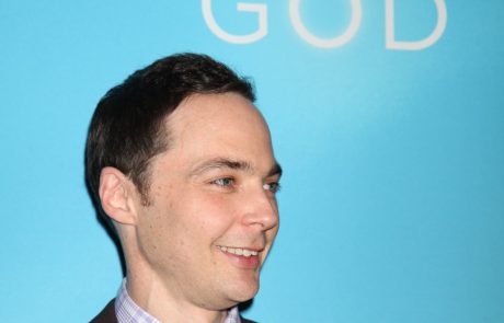 Sheldon iz Velikih pokovcev šokiral z drastično spremembo videza