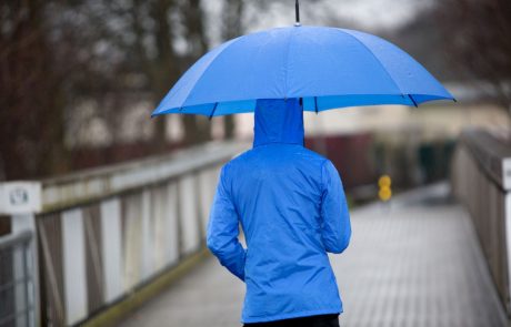 Pripravite dežnike in topla oblačila: Slovenijo bo zajelo močno deževje